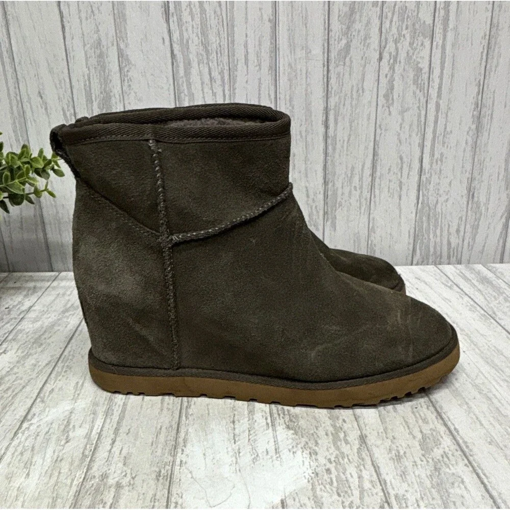 Womens Size 8 UGG Australia Classic Mini Gray Suede Shearling Lined Bootie
